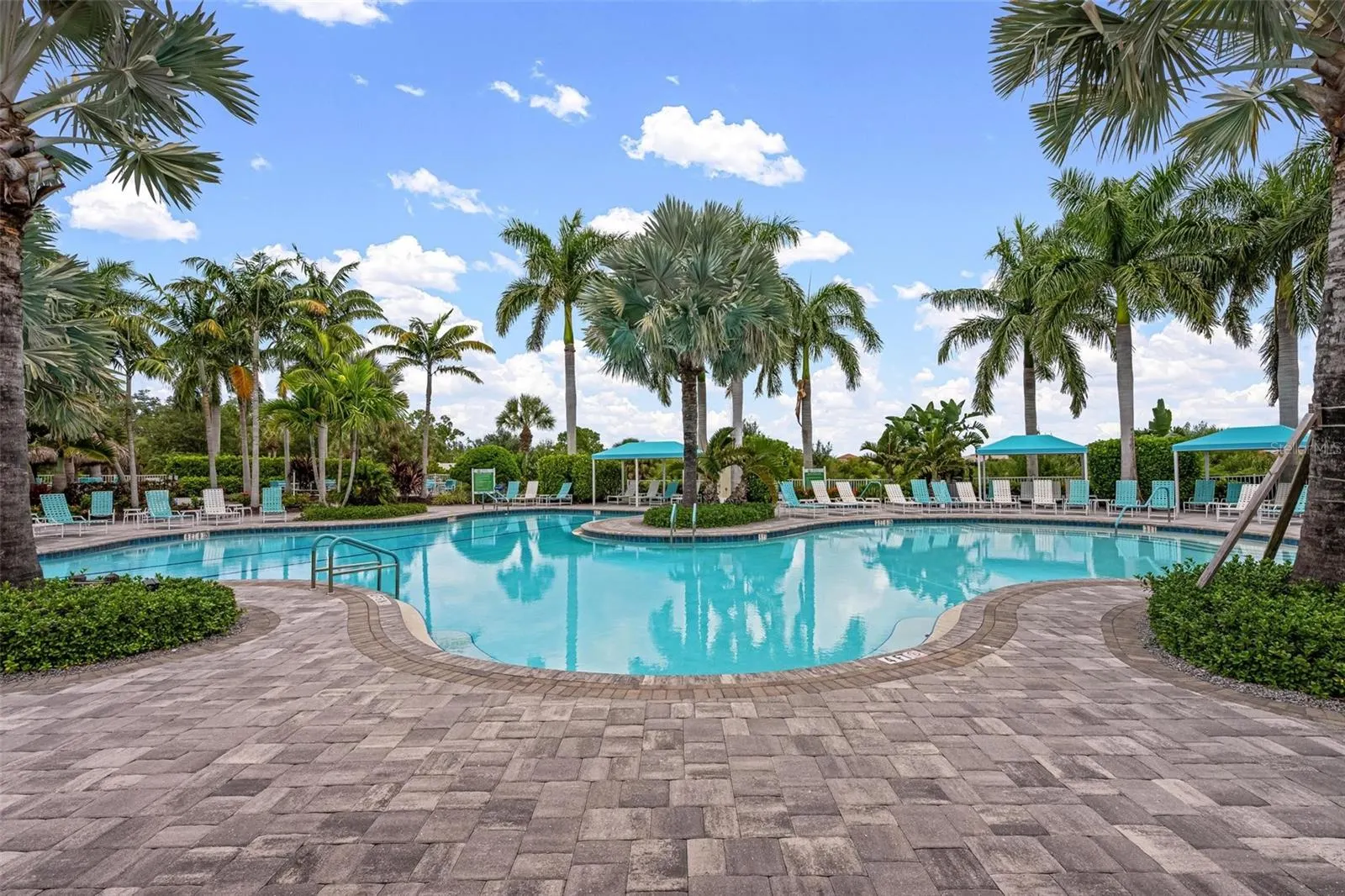 104 N CAYMAN ISLES BLVD