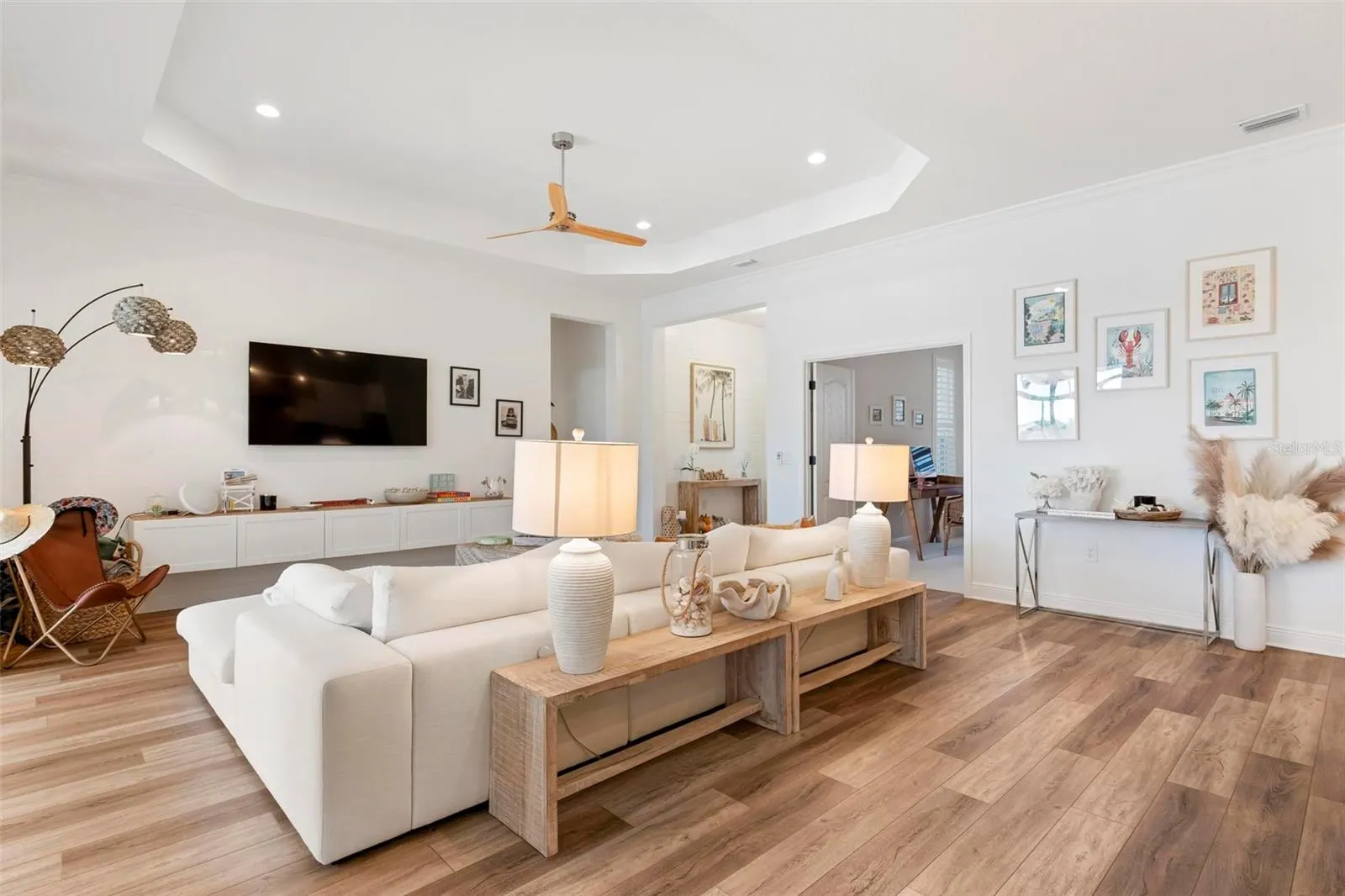 104 N CAYMAN ISLES BLVD