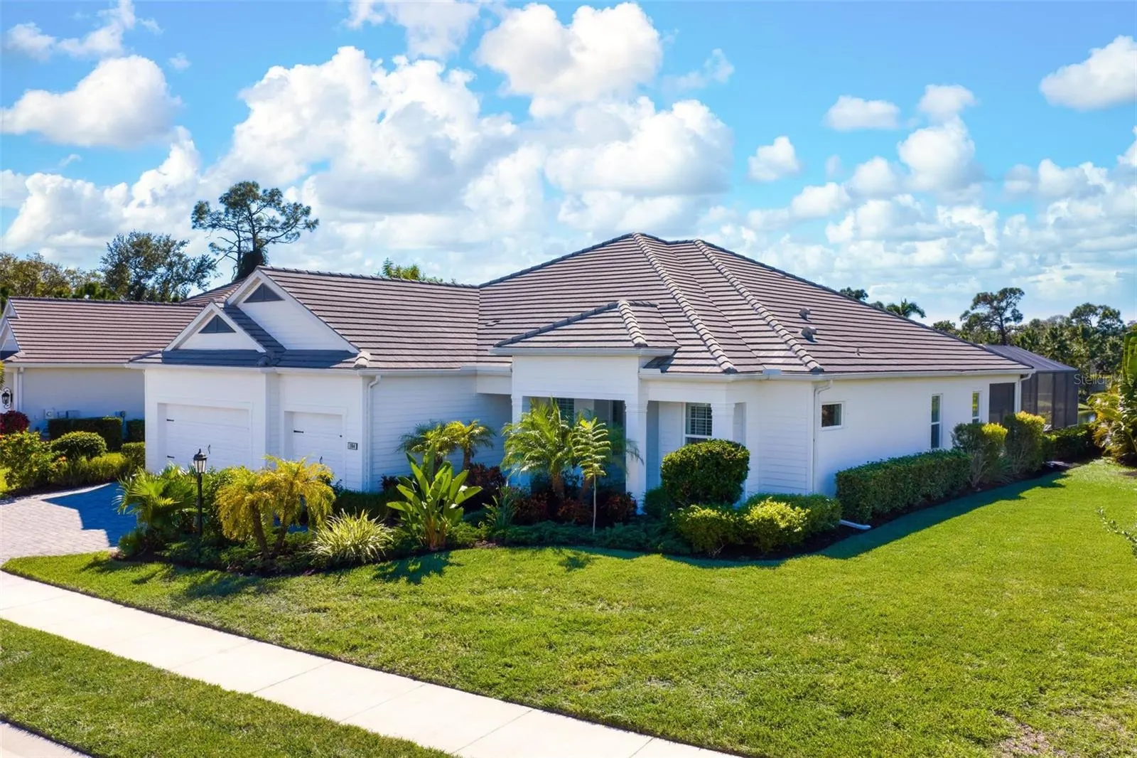 104 N CAYMAN ISLES BLVD