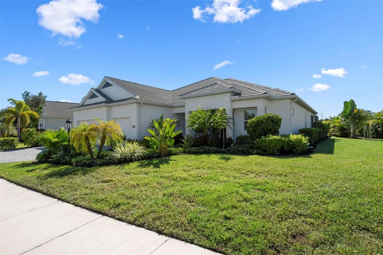 104 N CAYMAN ISLES BLVD