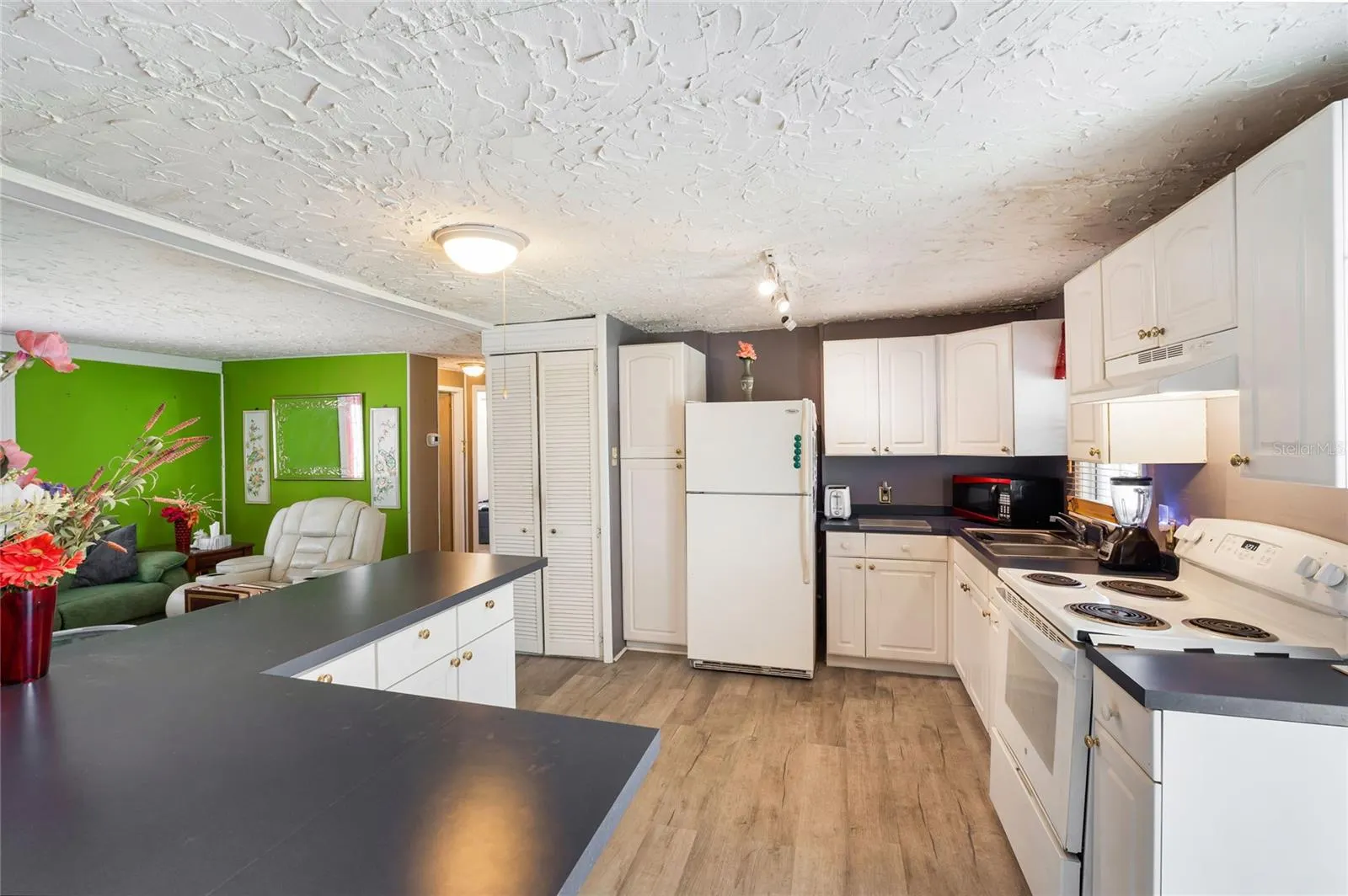 210 ROMA RD