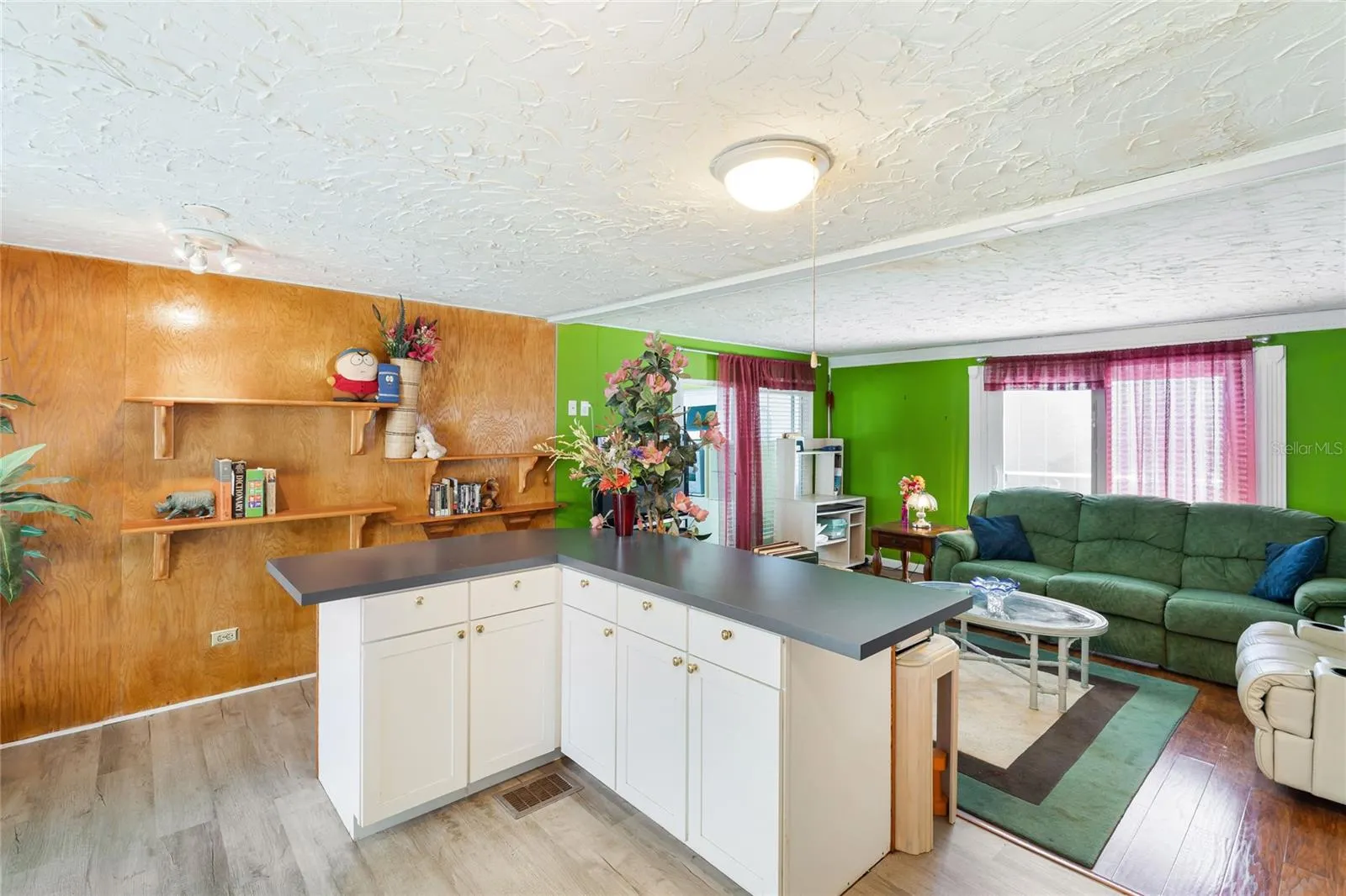 210 ROMA RD