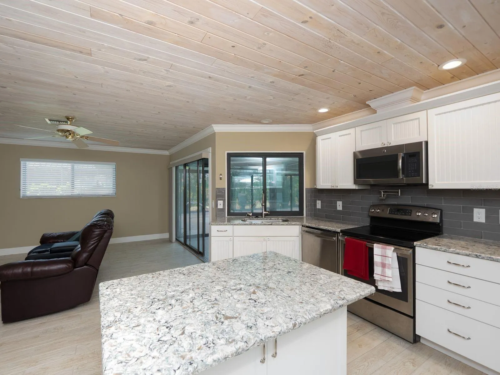 404 EDEN DR