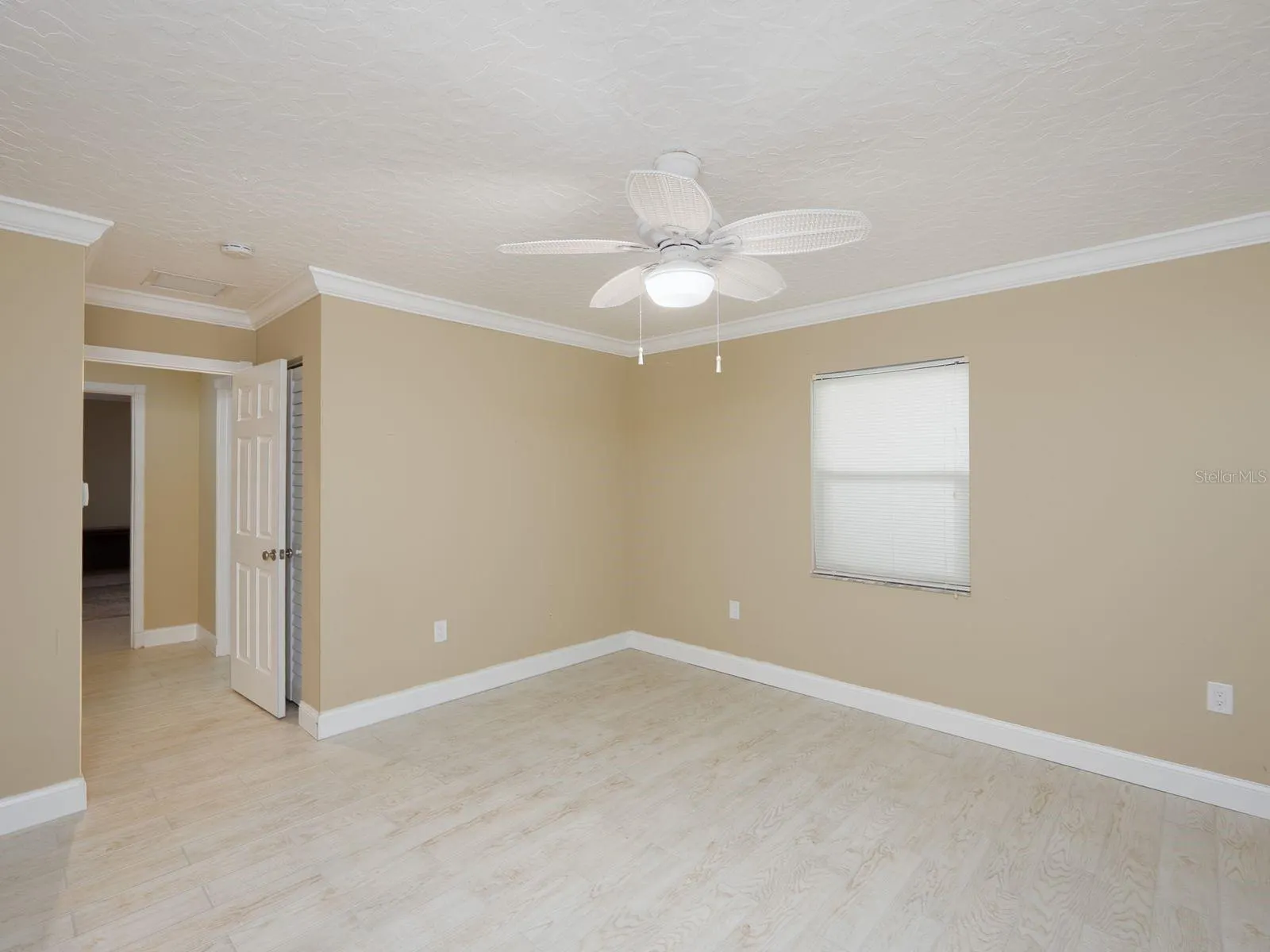 404 EDEN DR