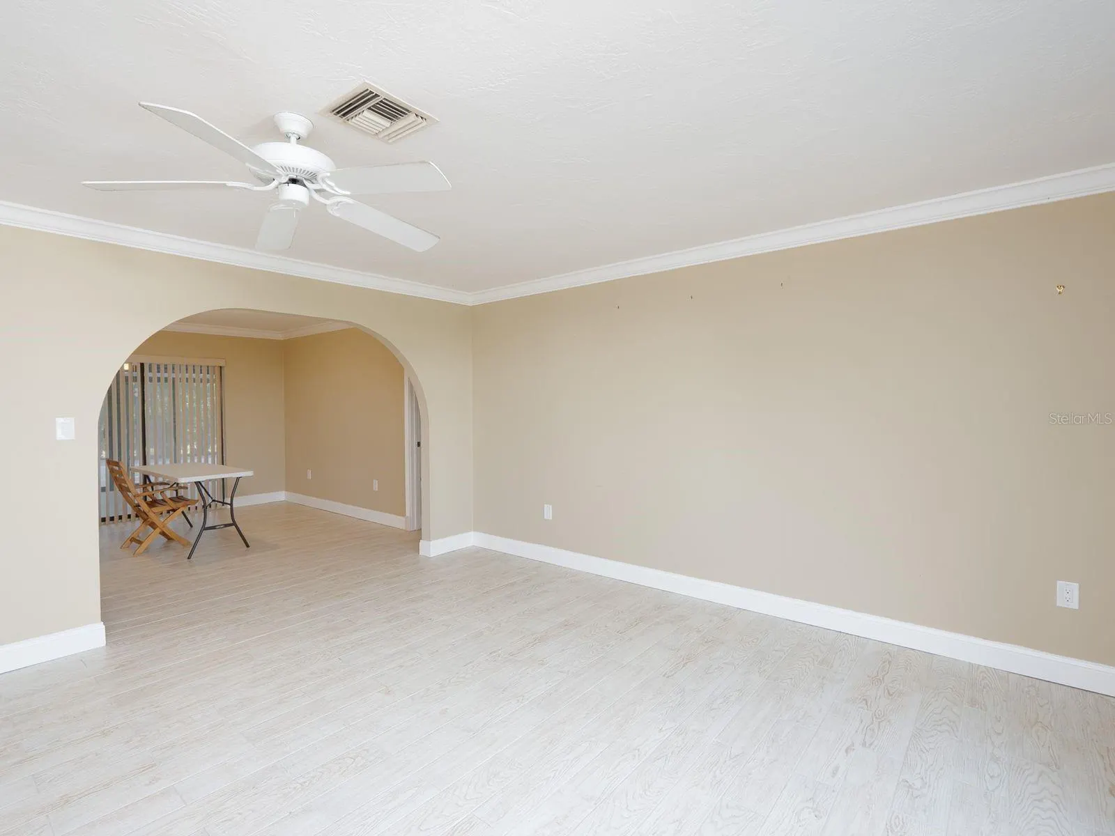 404 EDEN DR