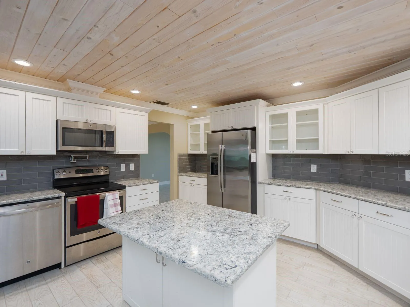 404 EDEN DR