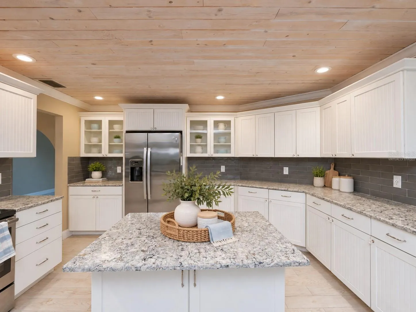 404 EDEN DR