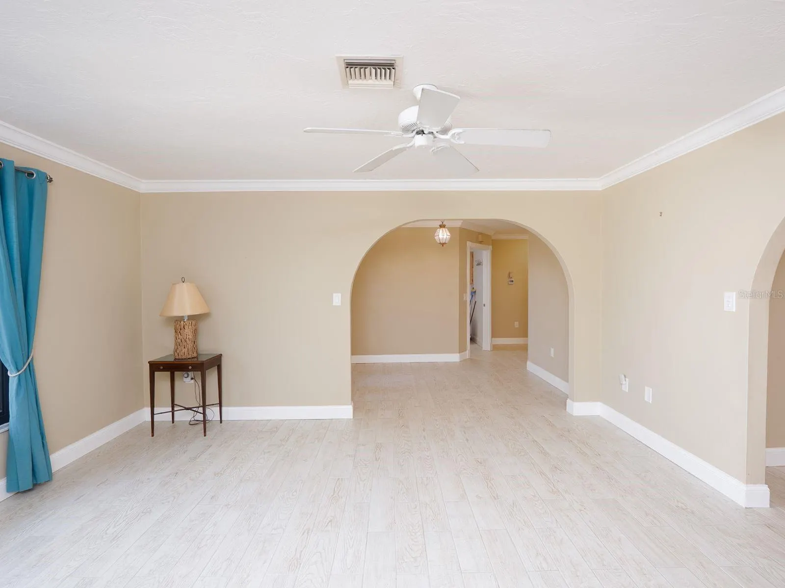404 EDEN DR