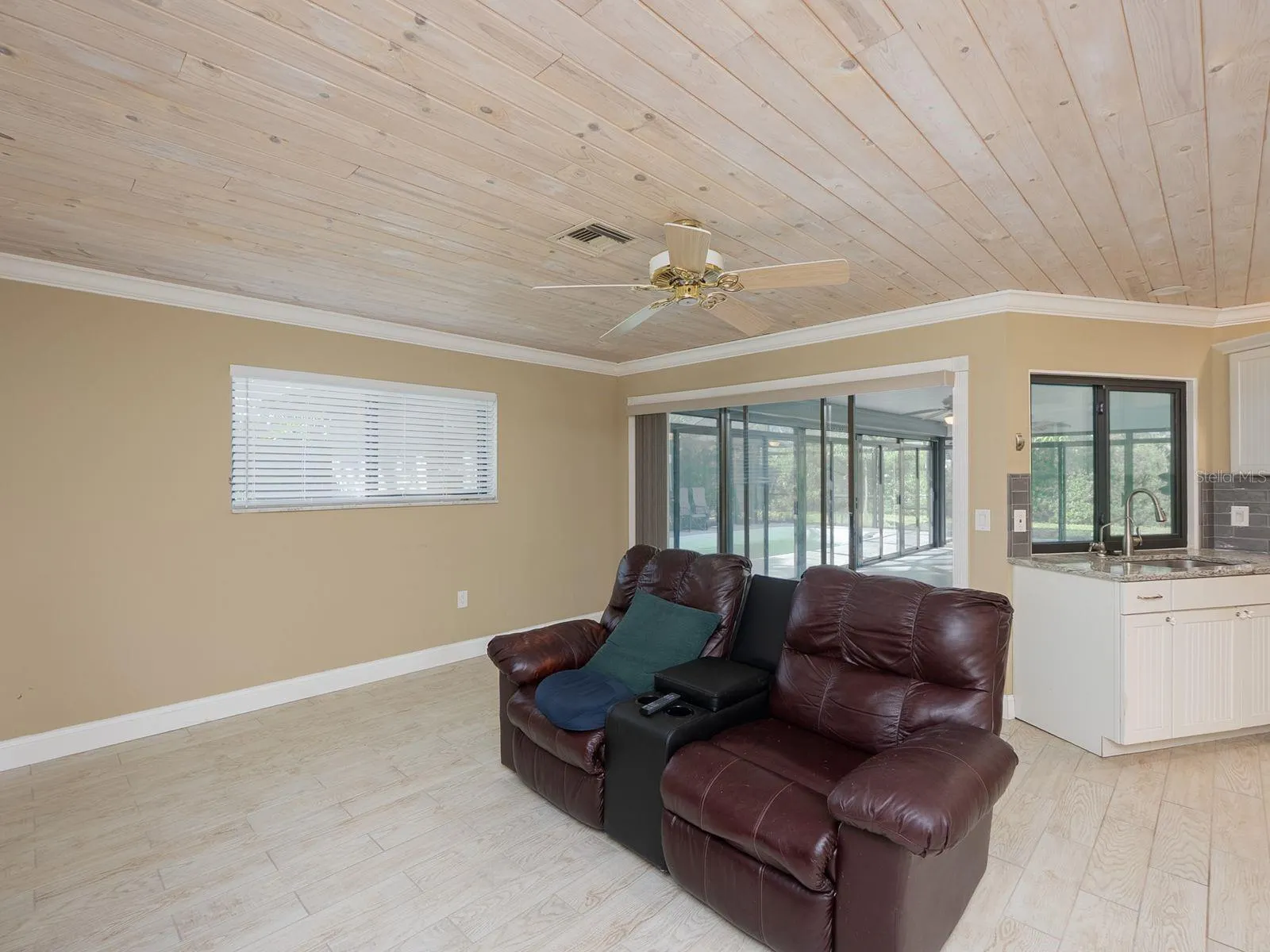 404 EDEN DR