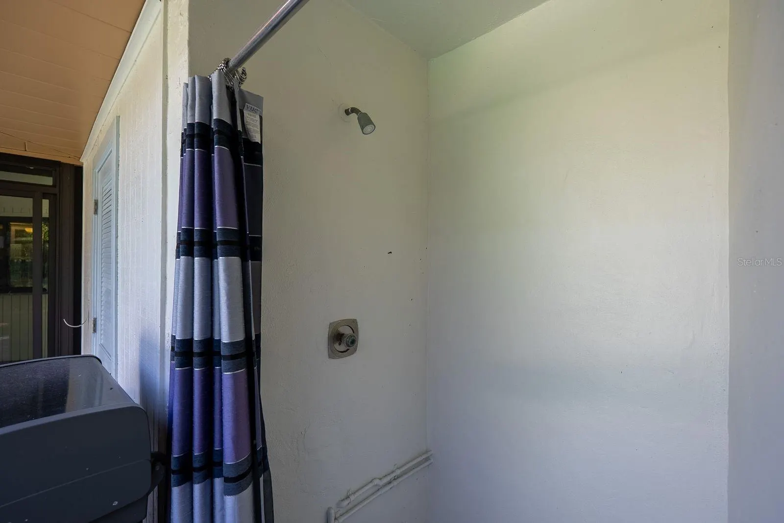 404 EDEN DR