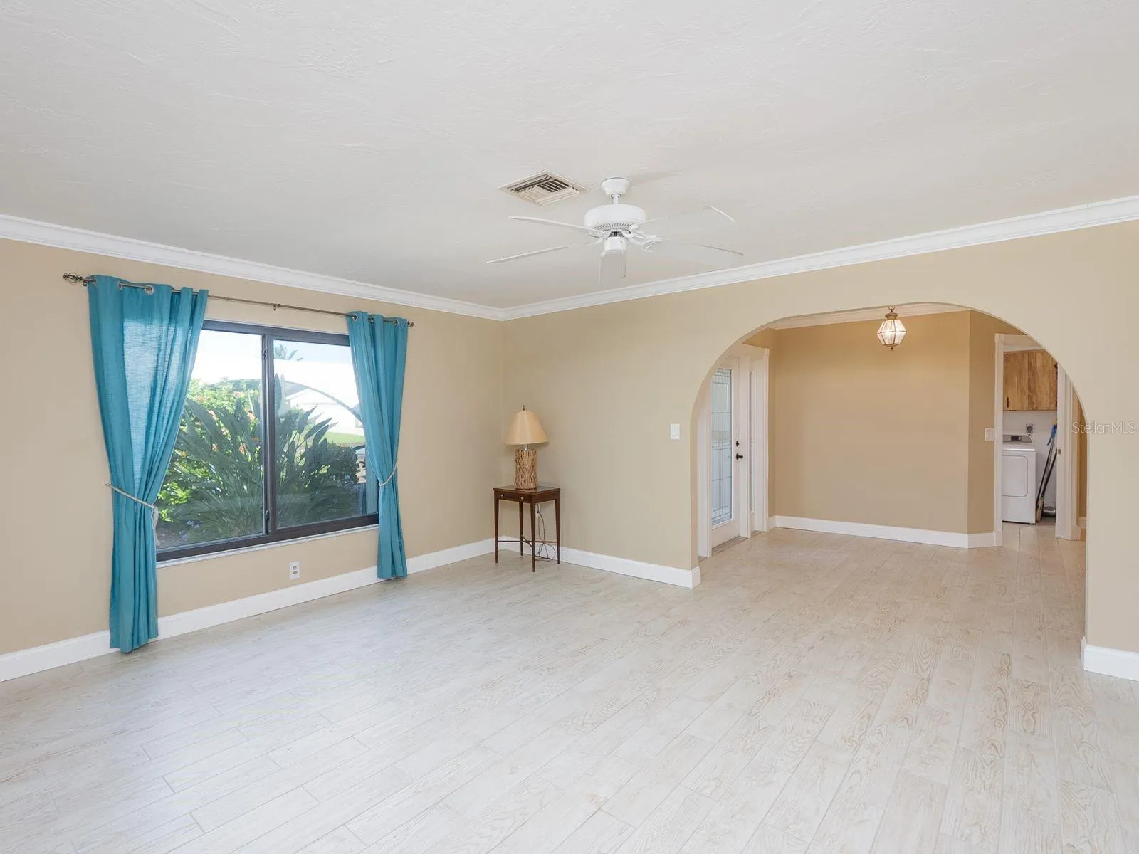 404 EDEN DR