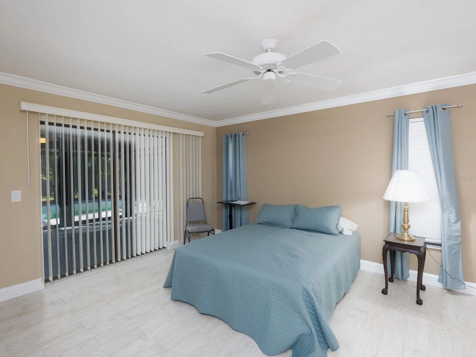 404 EDEN DR