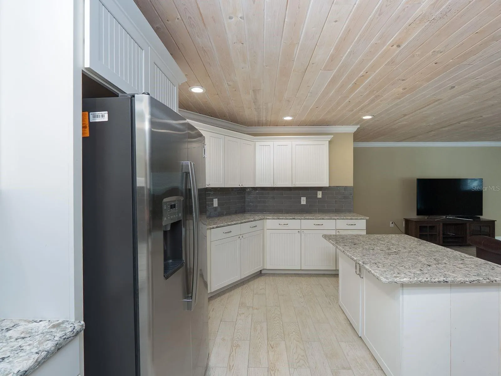 404 EDEN DR