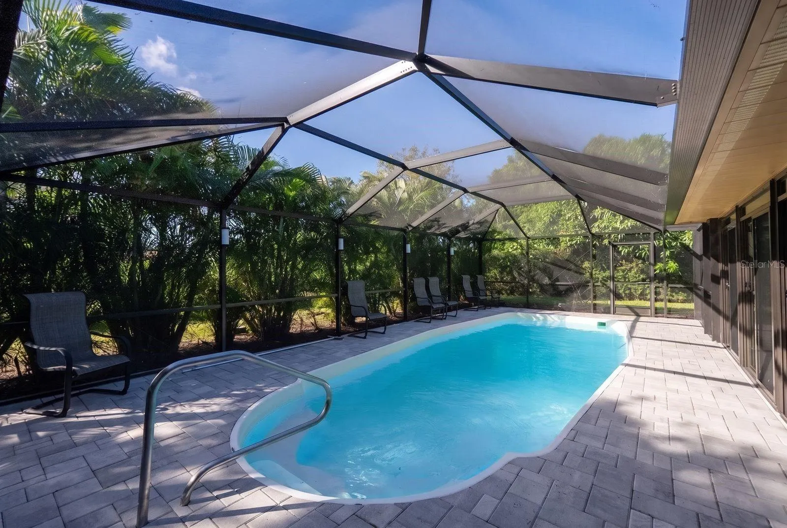 404 EDEN DR