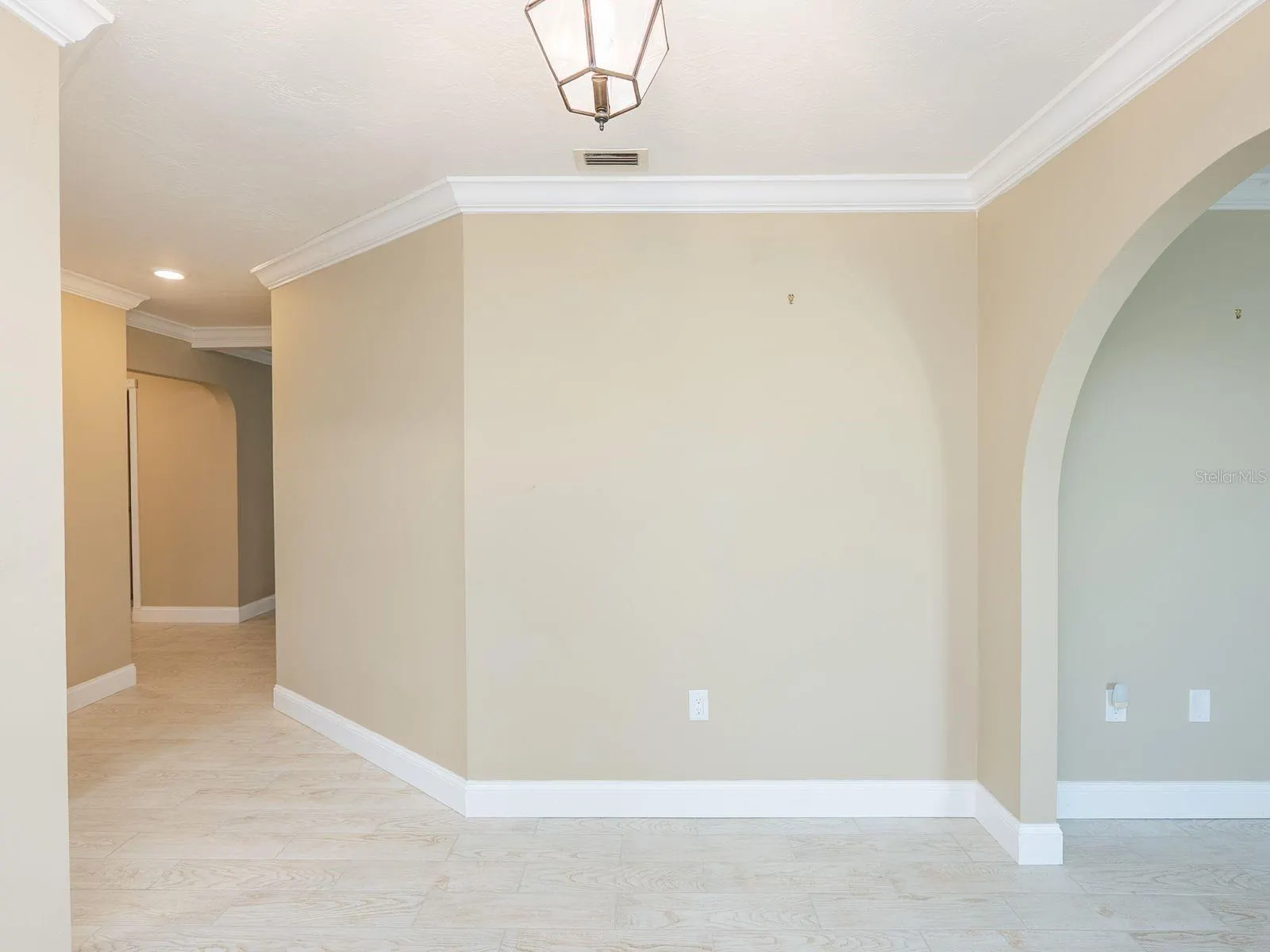 404 EDEN DR