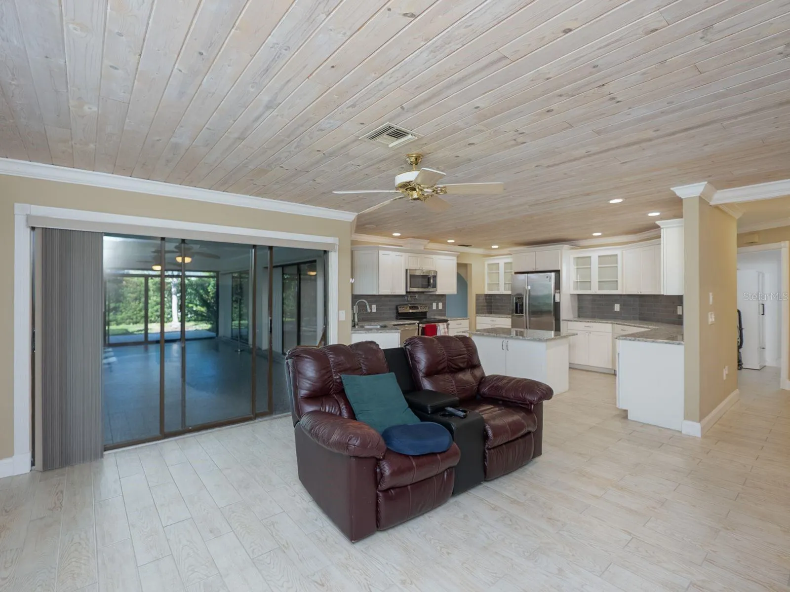 404 EDEN DR