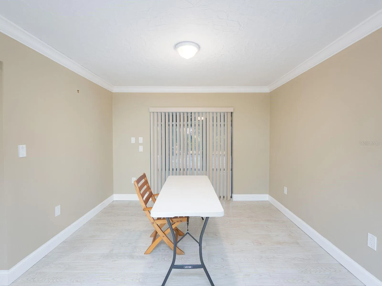 404 EDEN DR