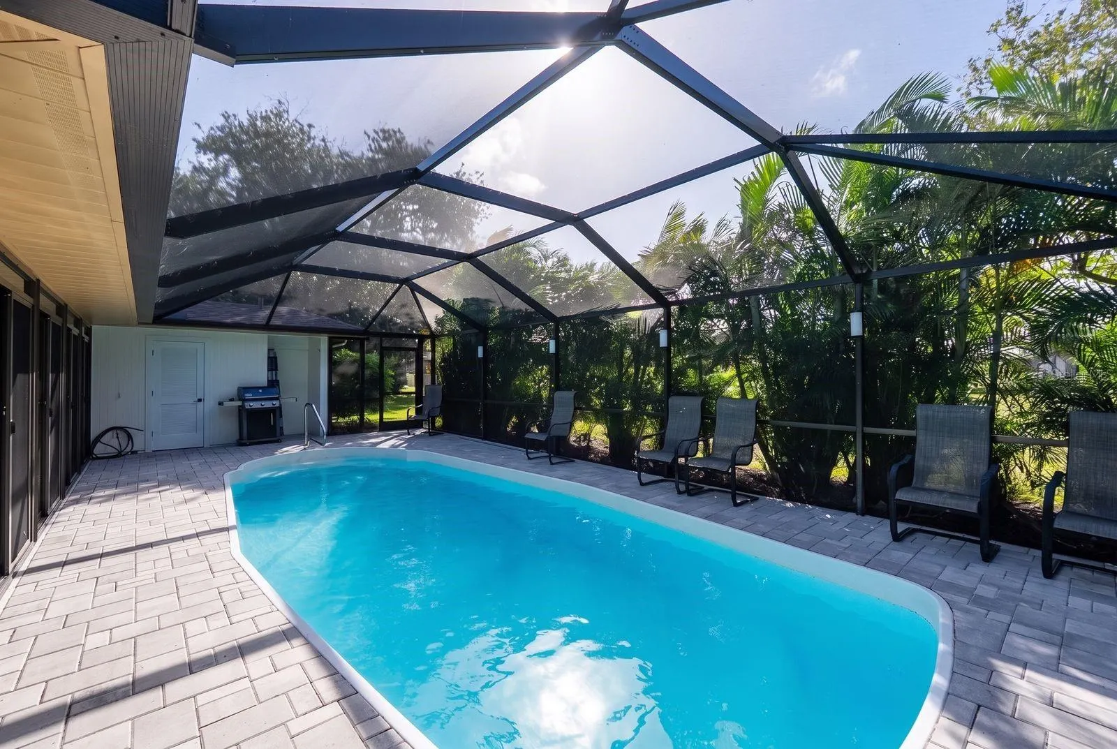 404 EDEN DR
