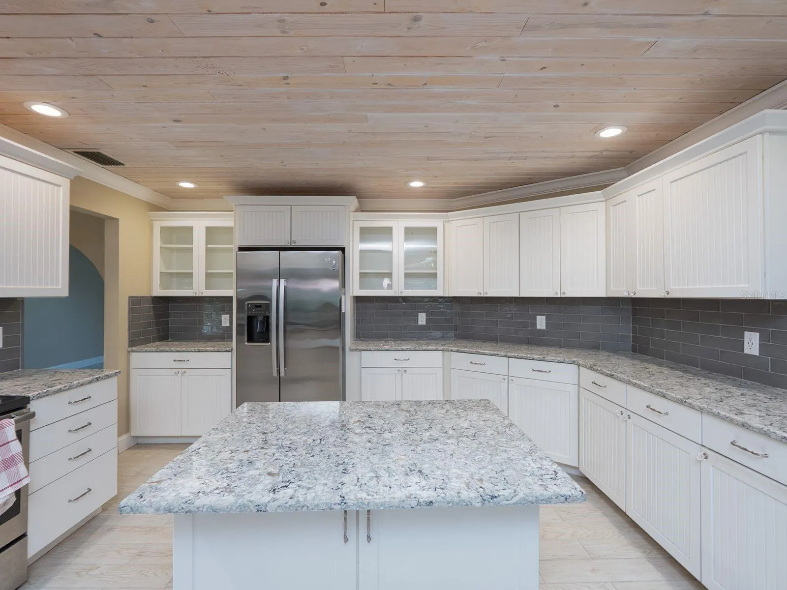 404 EDEN DR