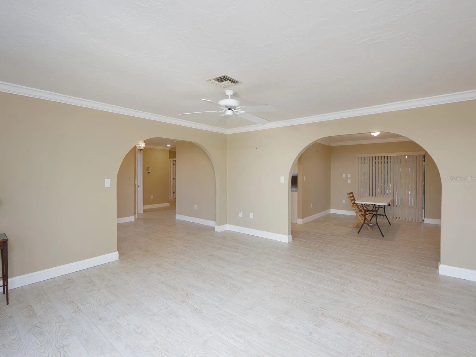 404 EDEN DR
