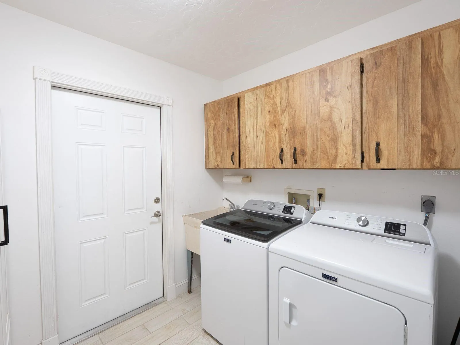 404 EDEN DR