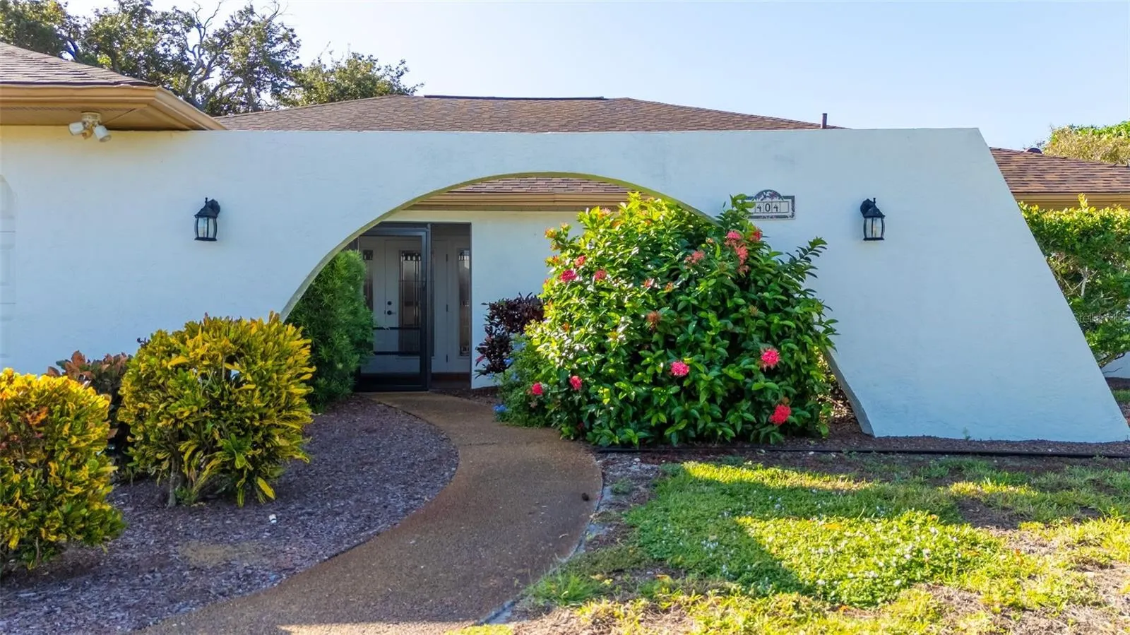 404 EDEN DR