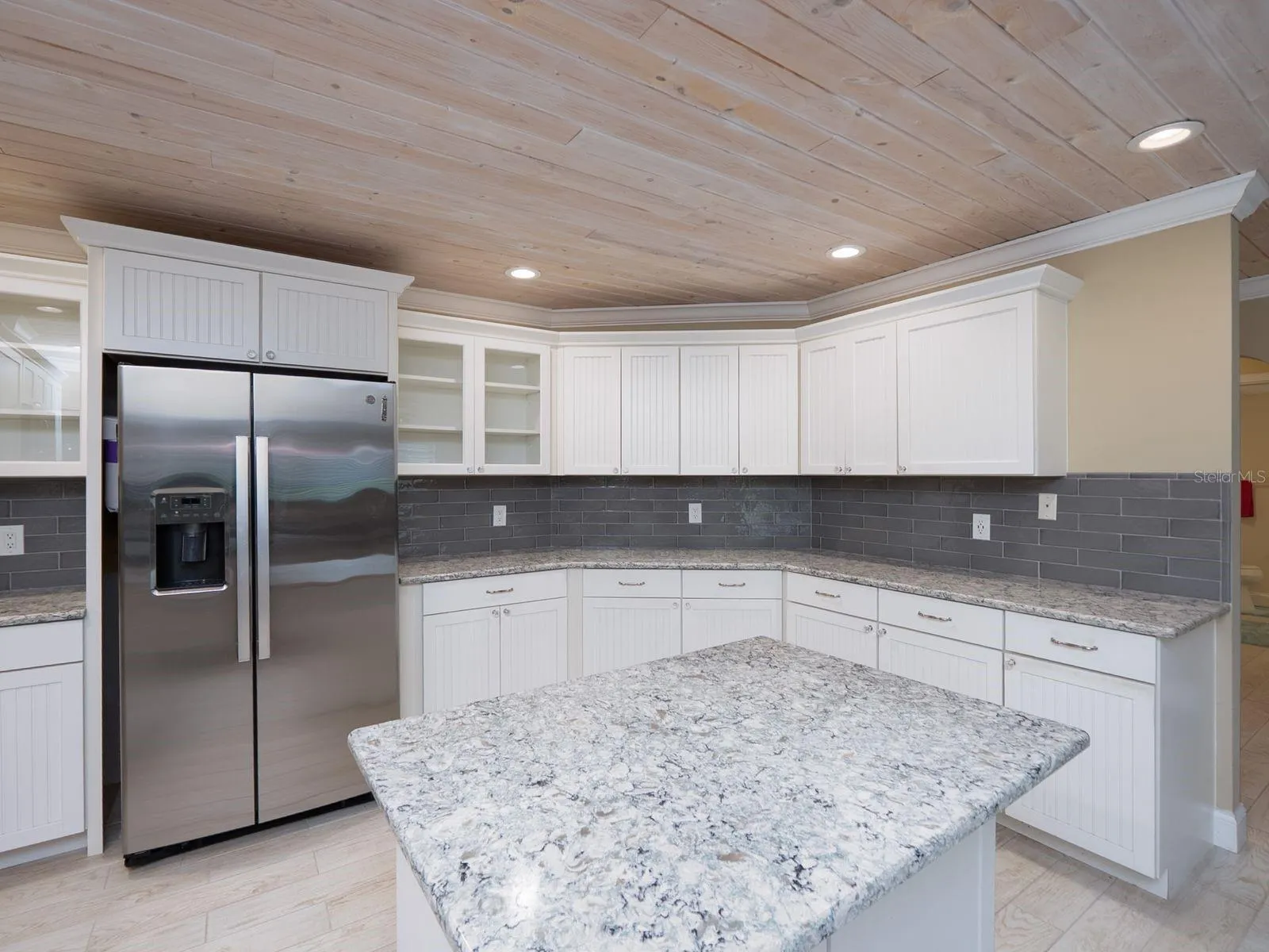 404 EDEN DR