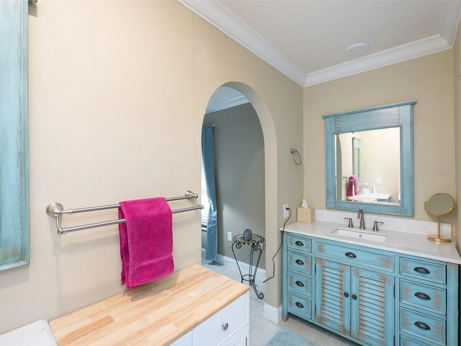 404 EDEN DR