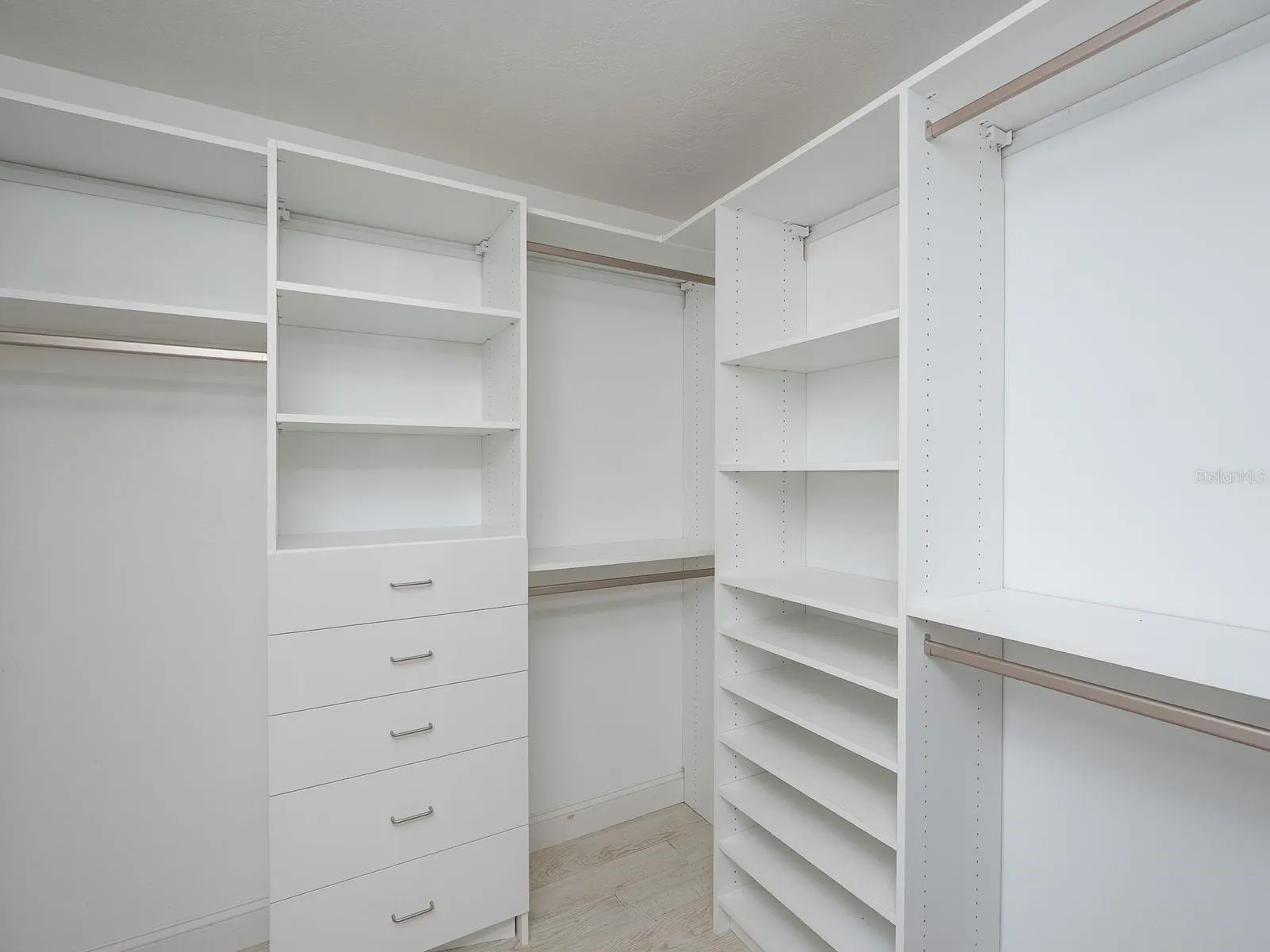 404 EDEN DR