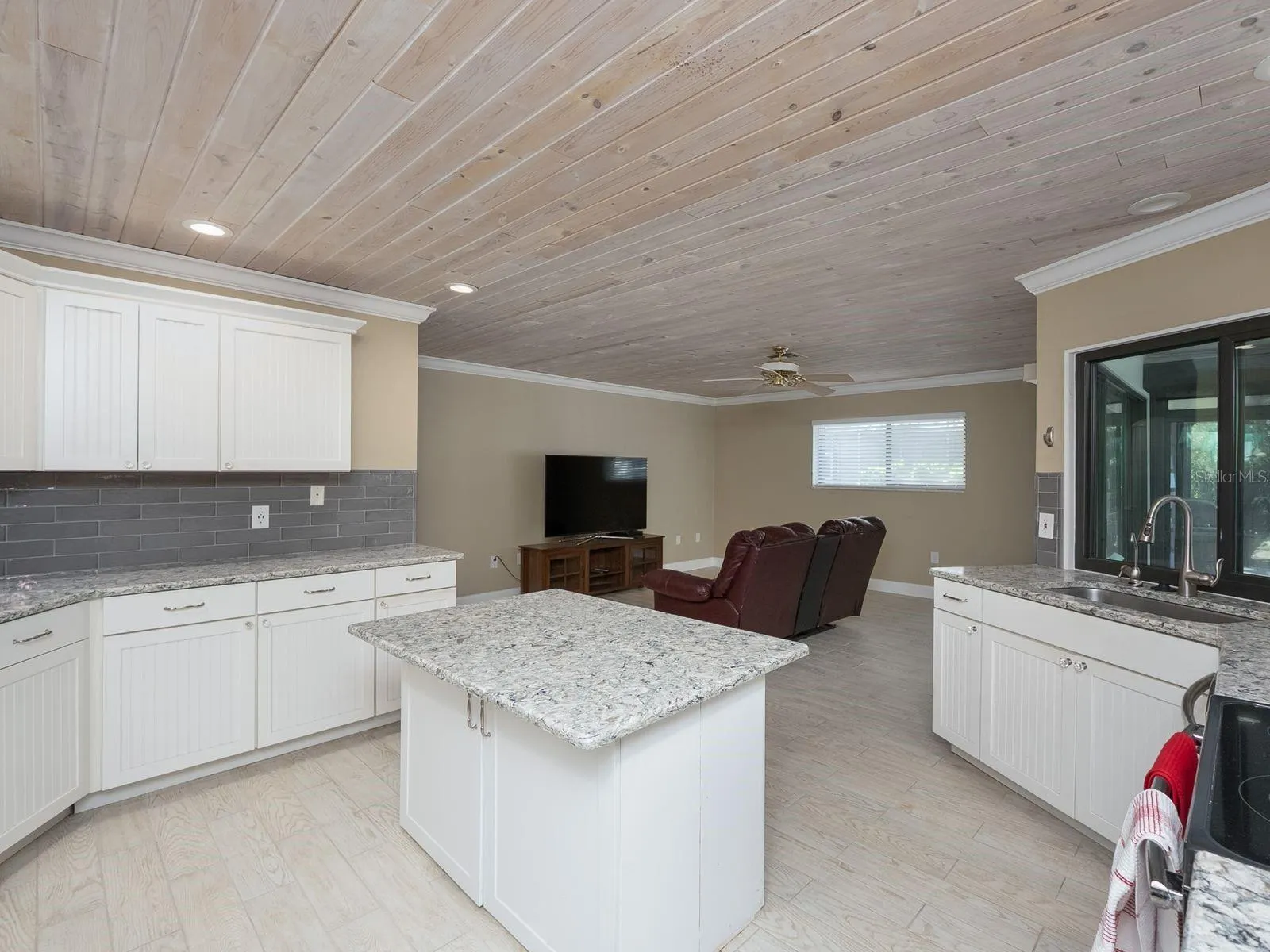 404 EDEN DR