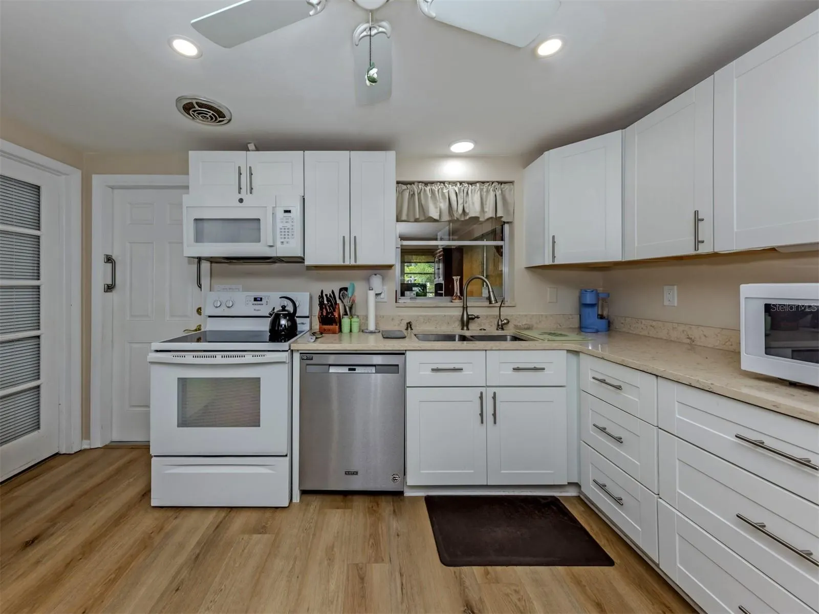 1045 FALCON RD