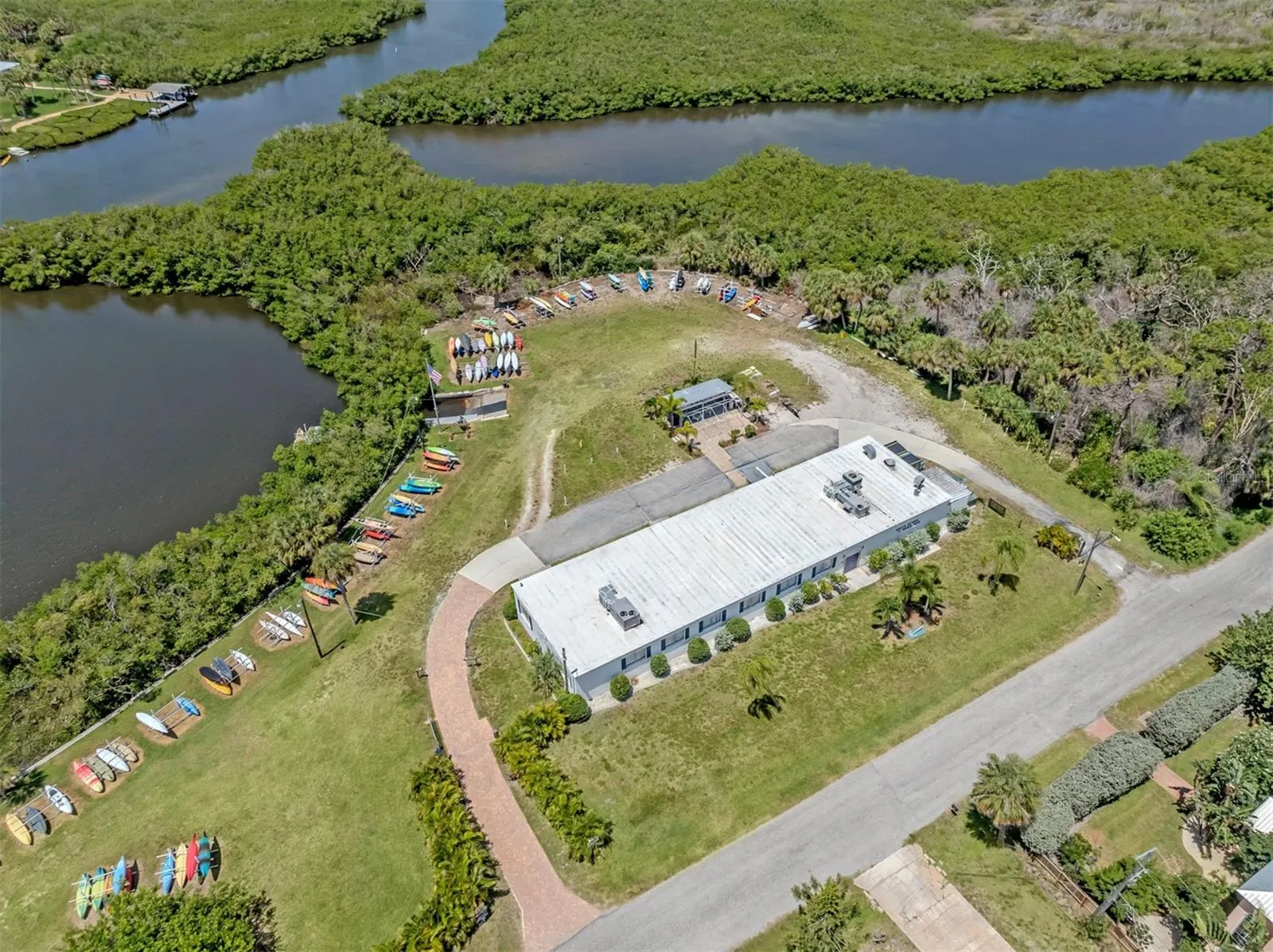 1045 FALCON RD