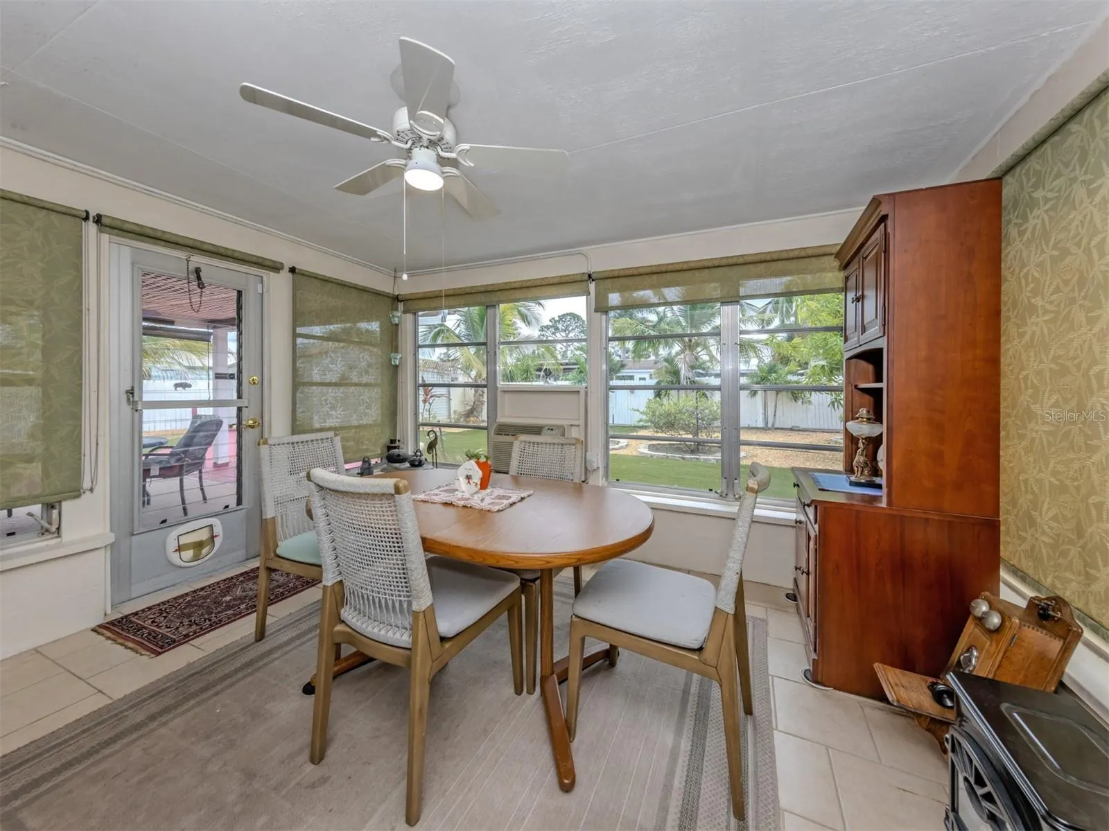 1045 FALCON RD