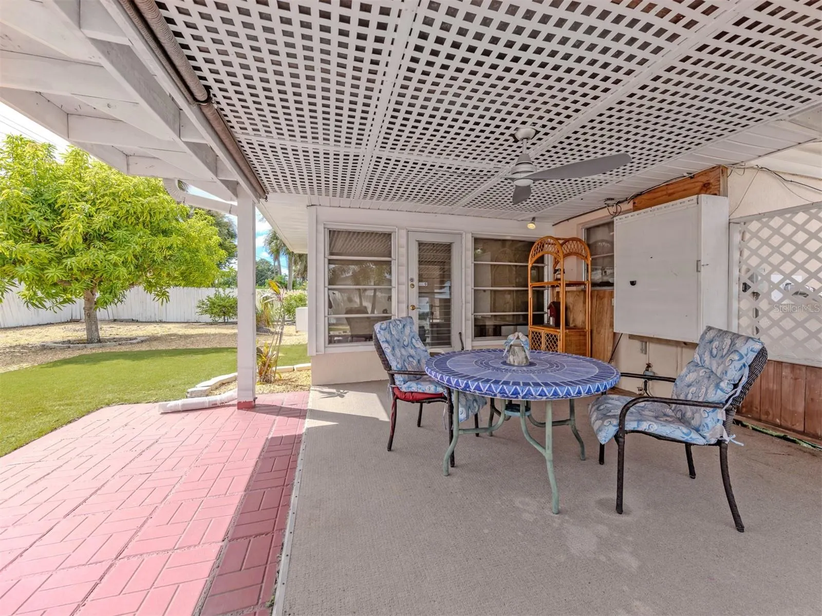 1045 FALCON RD