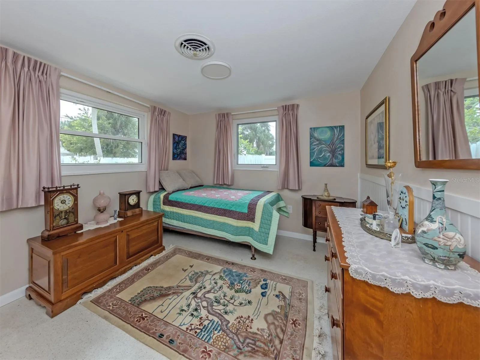 1045 FALCON RD