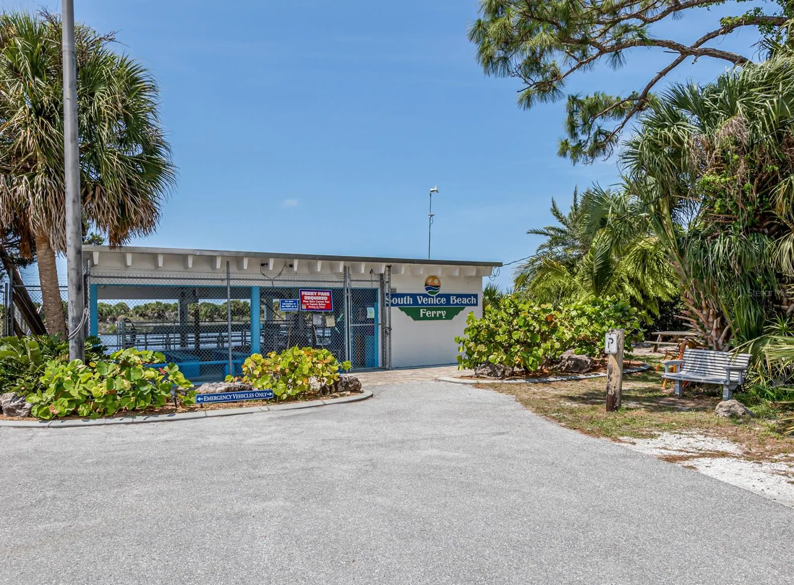 1045 FALCON RD