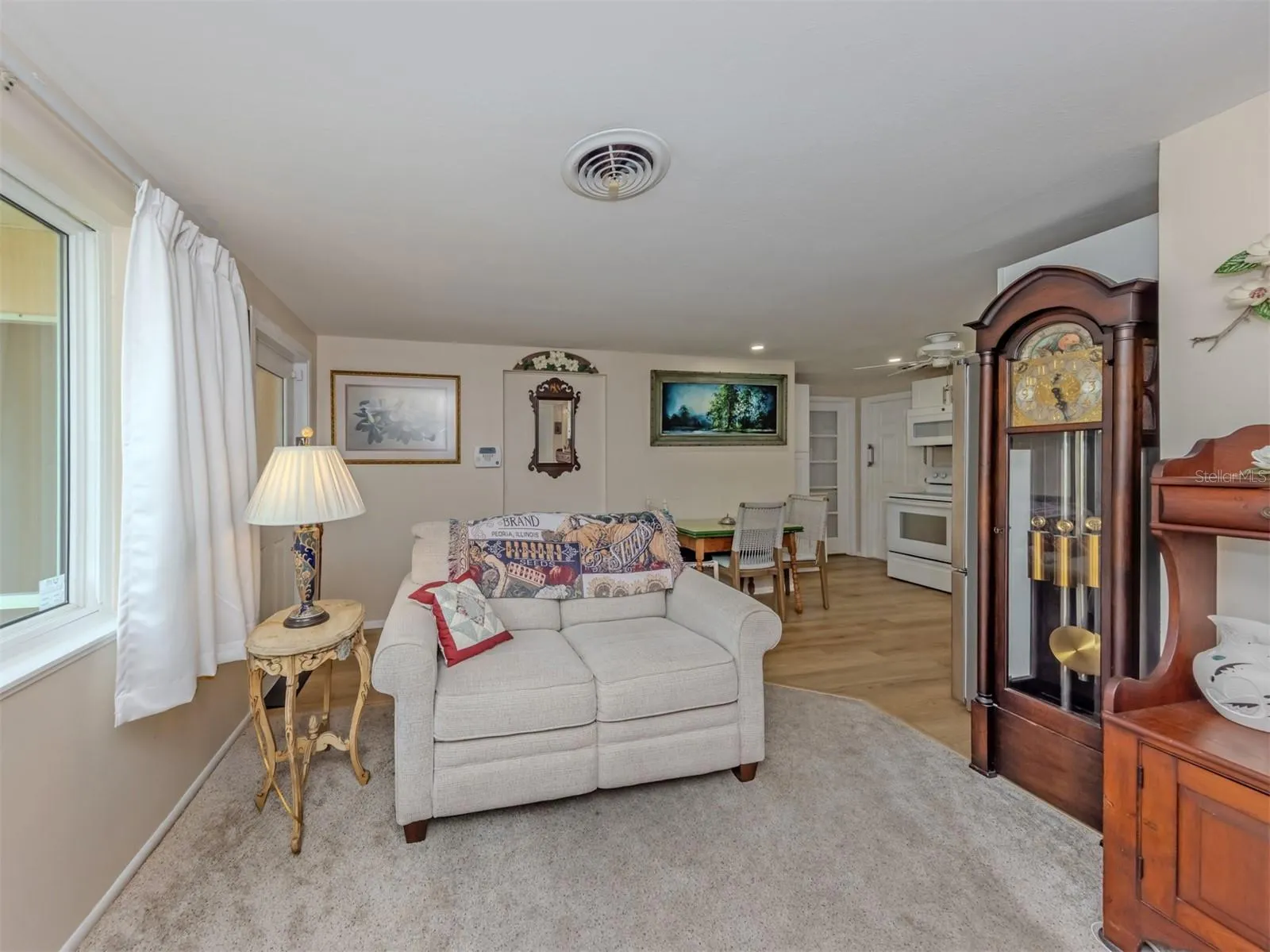 1045 FALCON RD