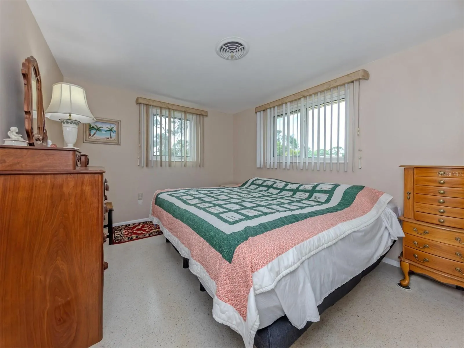 1045 FALCON RD