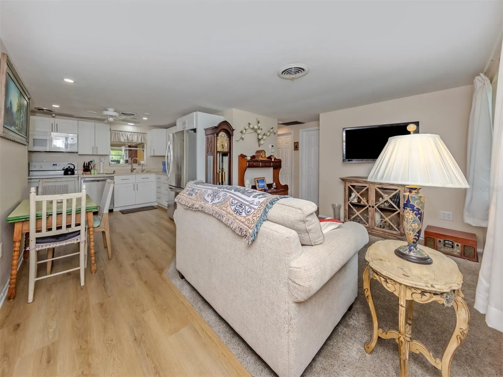 1045 FALCON RD