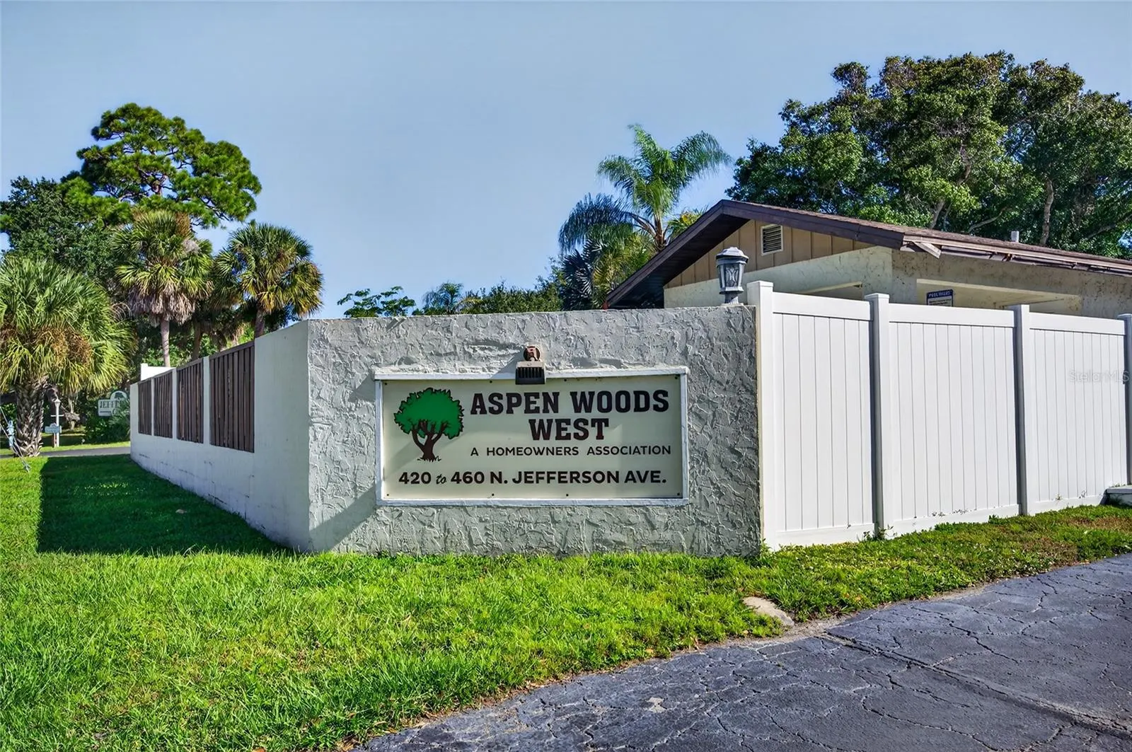 442 N JEFFERSON AVE