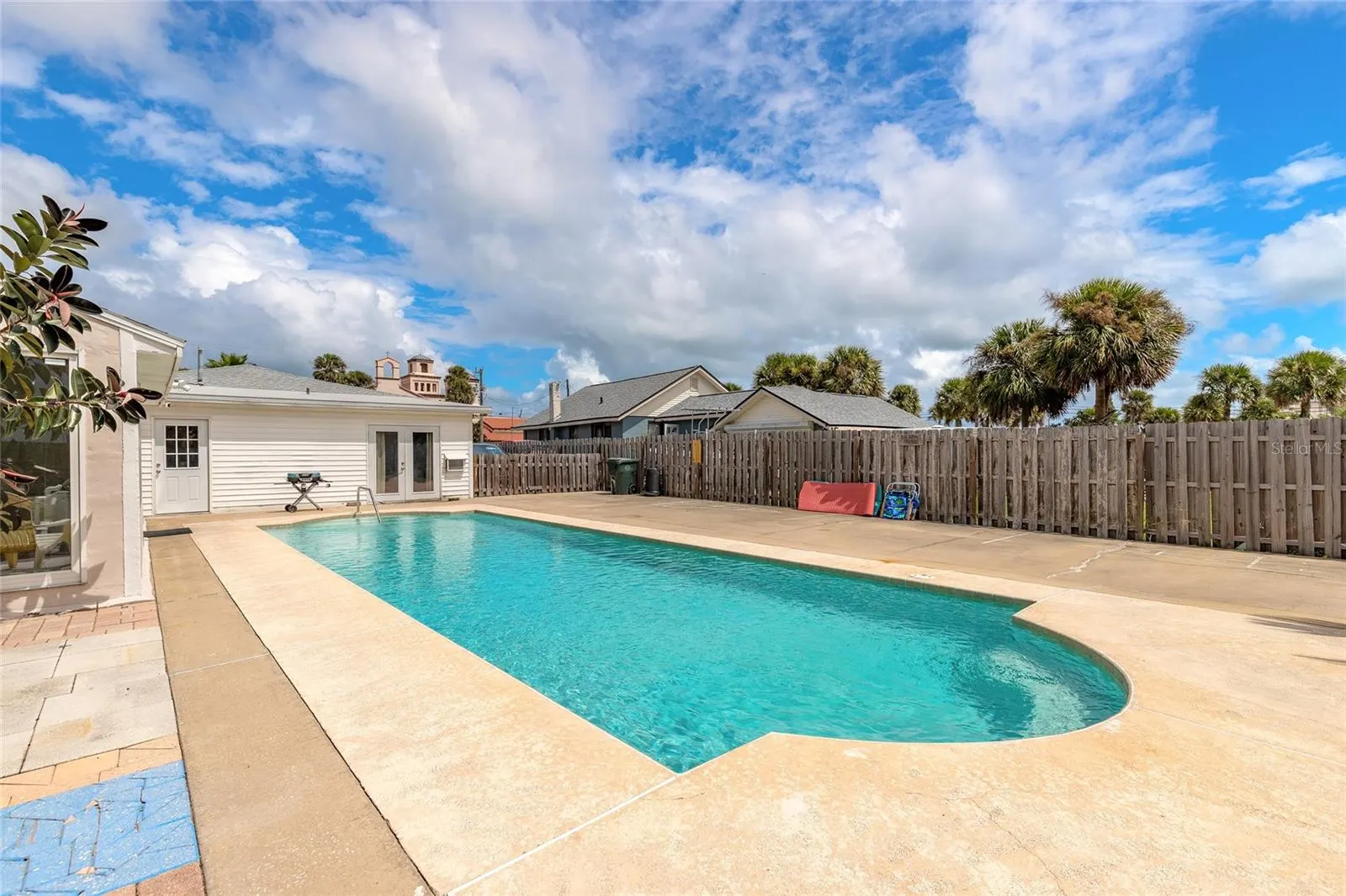 412 REVILO BLVD