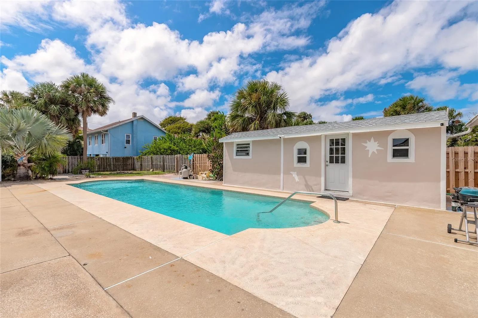 412 REVILO BLVD