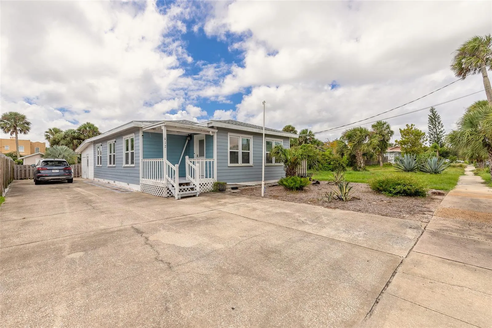 412 REVILO BLVD