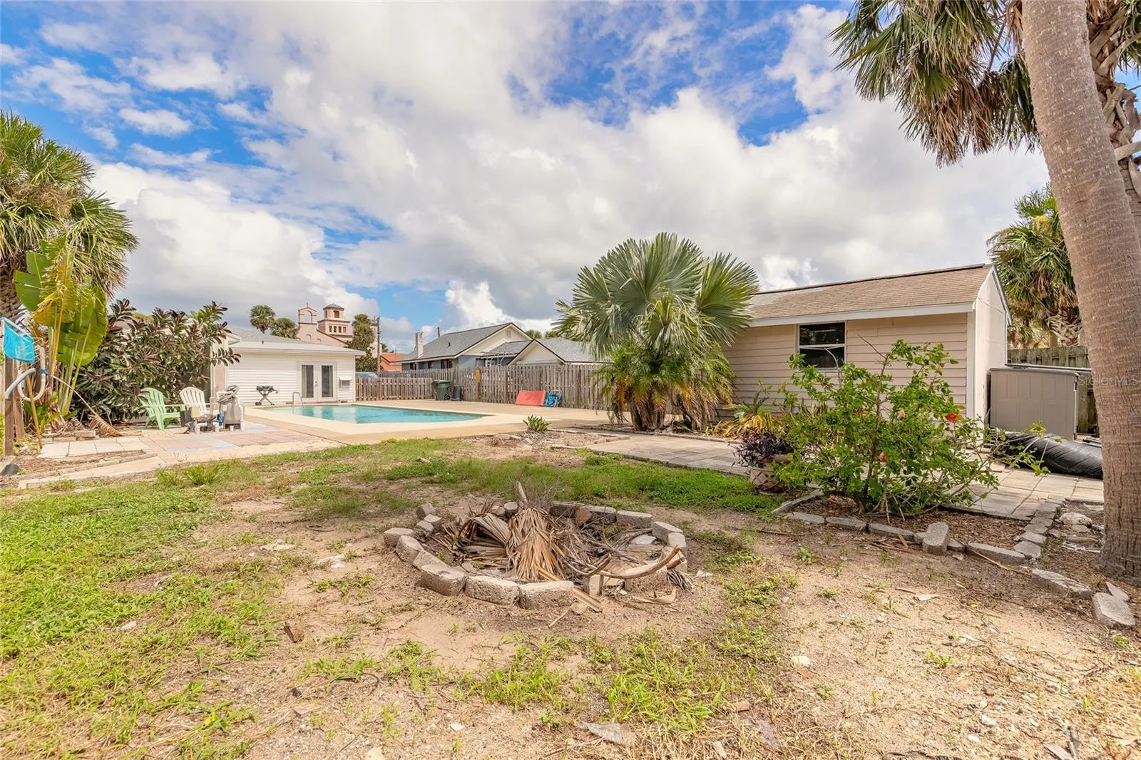 412 REVILO BLVD