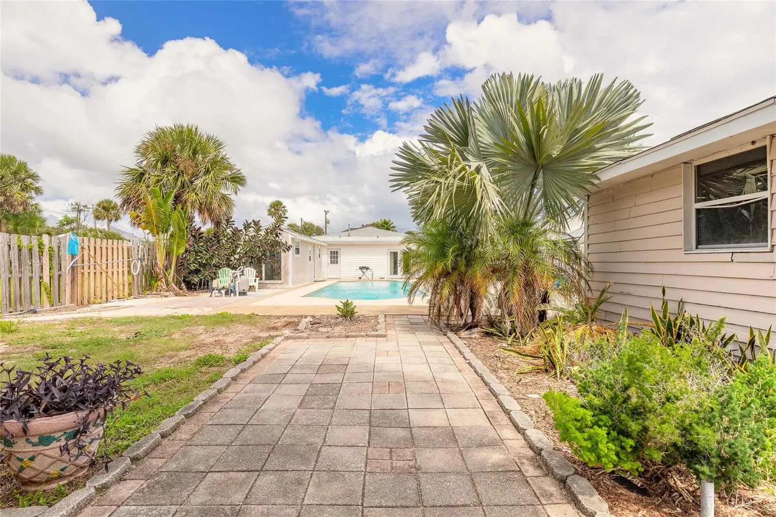 412 REVILO BLVD