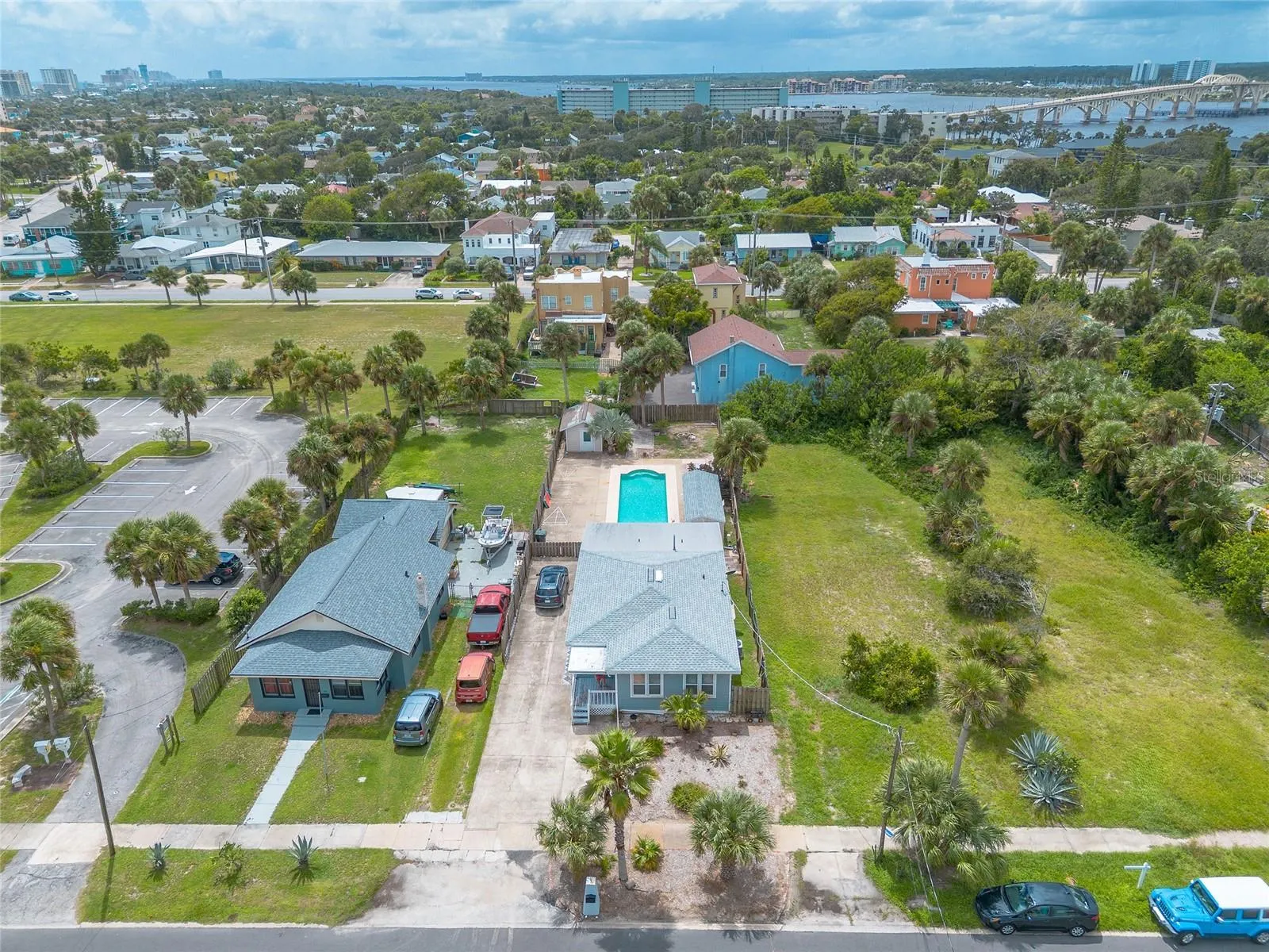 412 REVILO BLVD
