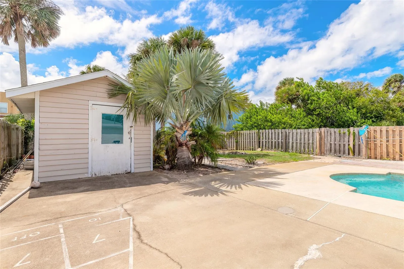 412 REVILO BLVD