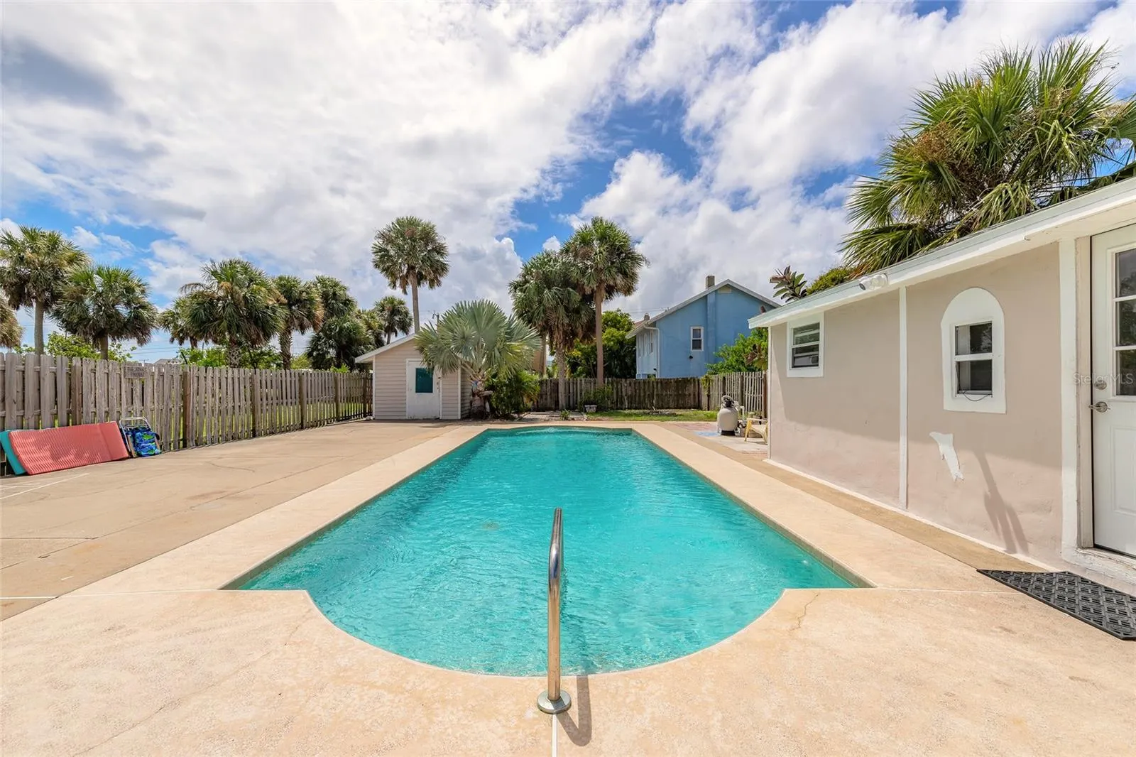 412 REVILO BLVD