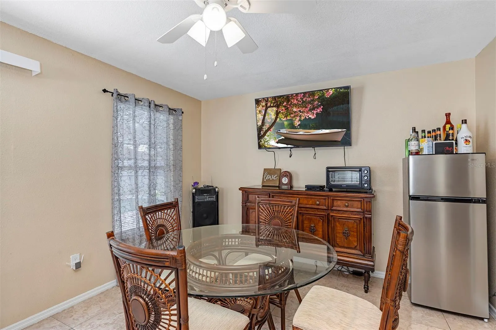 819 NELSON DR