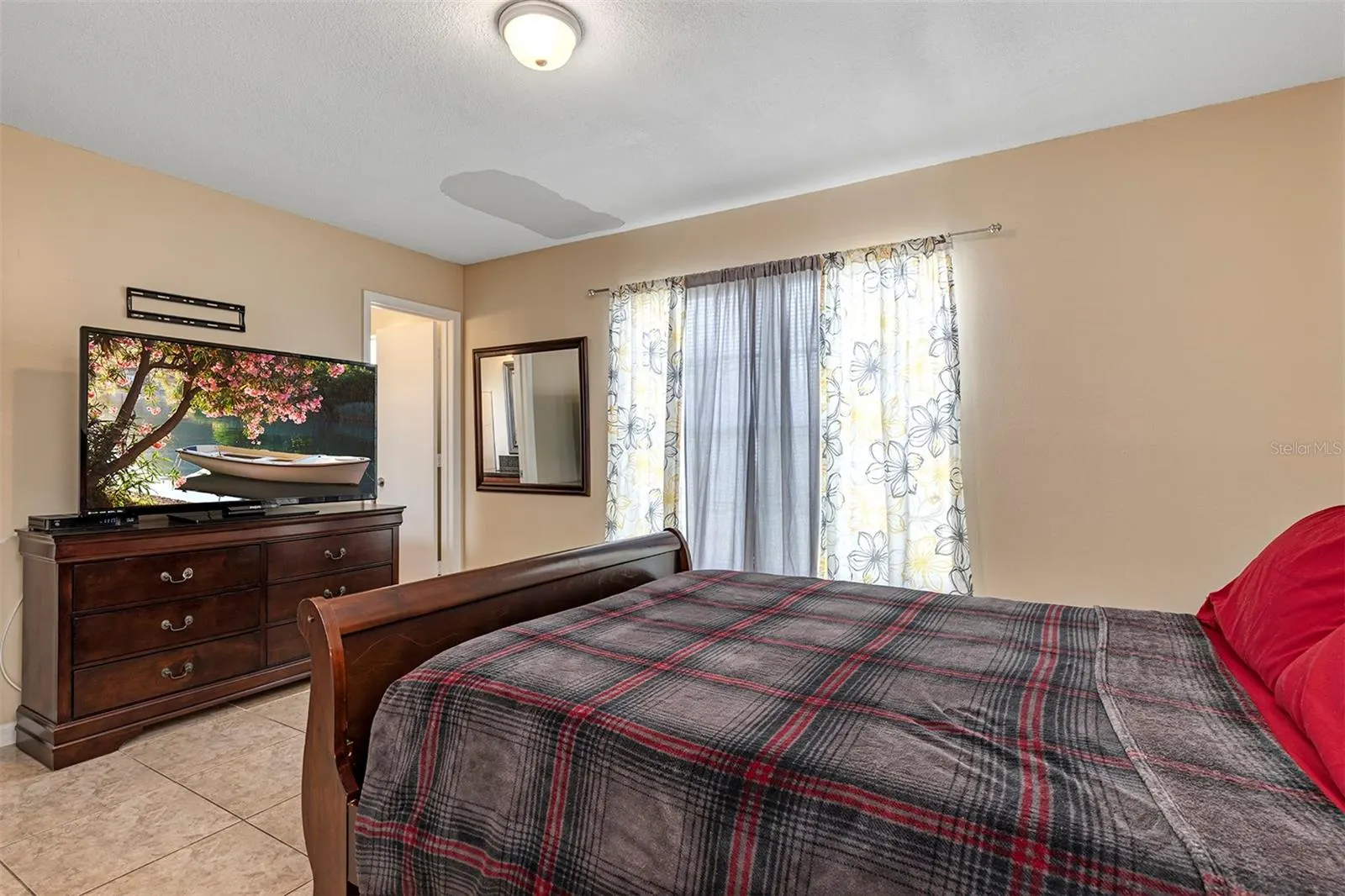 819 NELSON DR